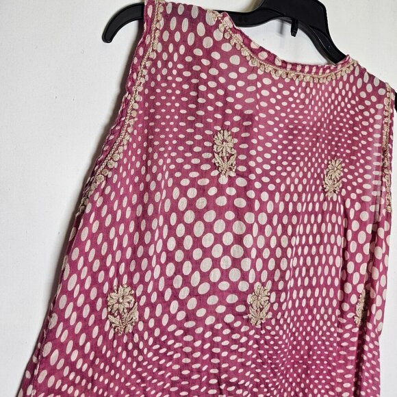 Brand Unknown Sleeveless Pink Polka Dot Top With Floral Tan Embroidery sz Medium - Picture 8 of 11